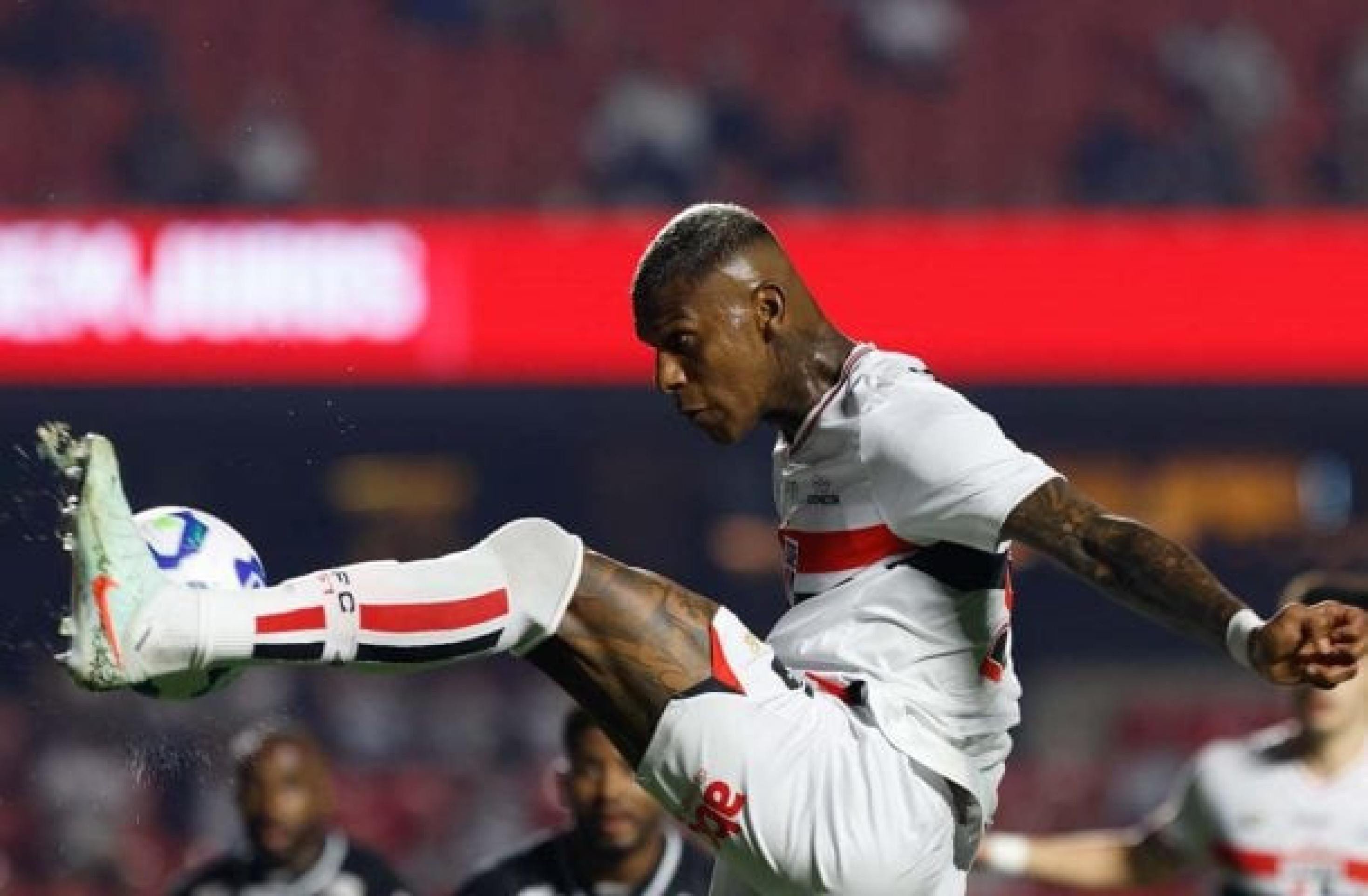 Arboleda comenta sobre momento complicado do São Paulo: “Sofro mais que eles”