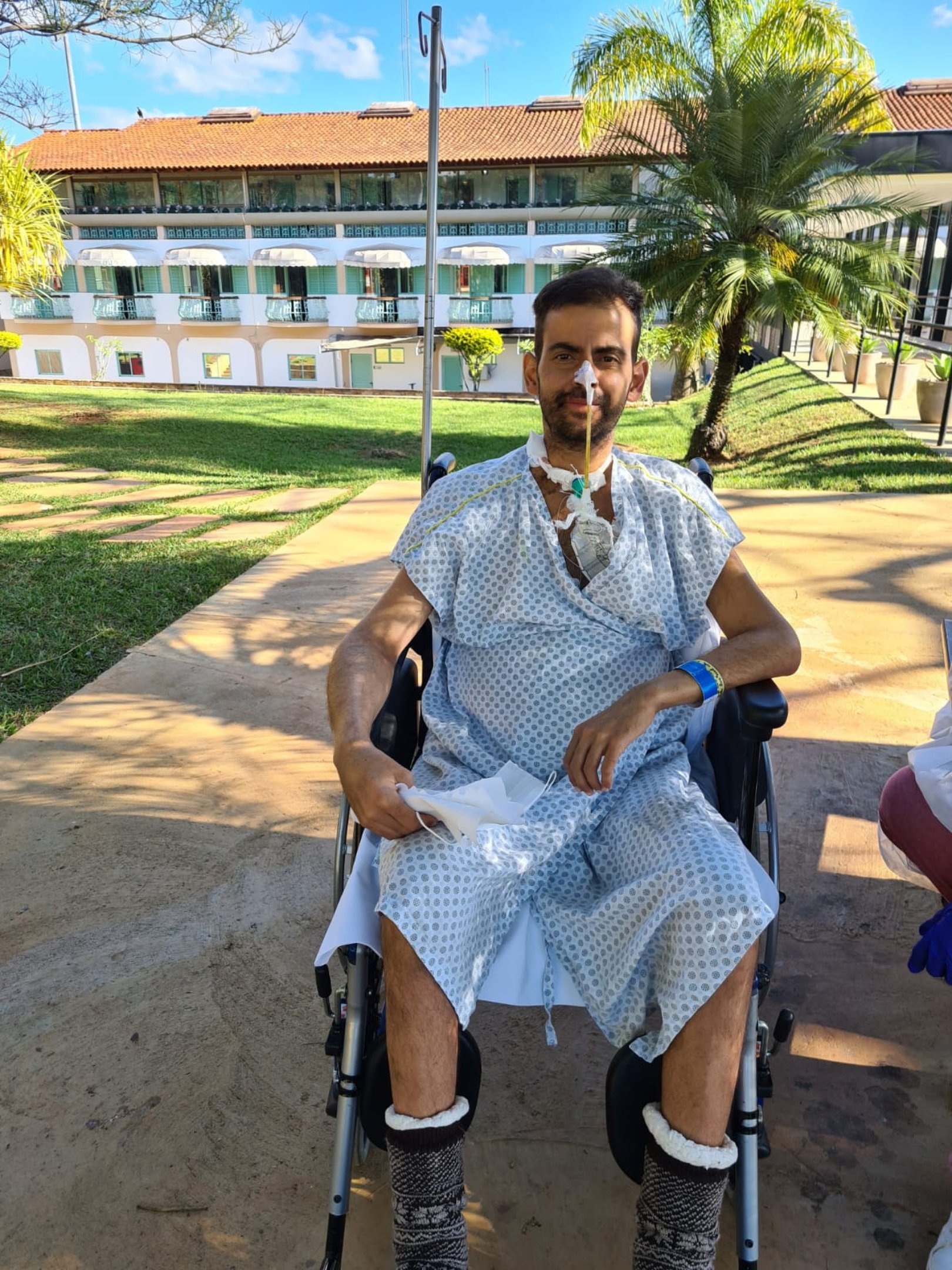 Leonardo em recuperação após passar pelo transplante de fígado