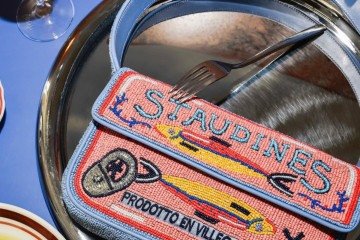 Bolsas com elemento de sardinha também são sucesso no mundo fashion

