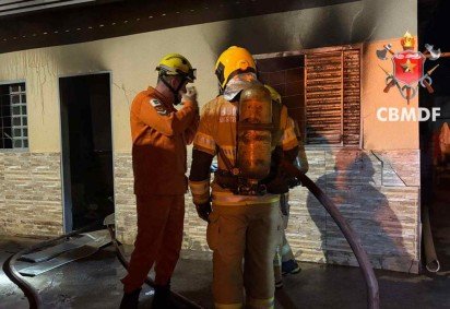 Fogo atinge residência em Sobradinho