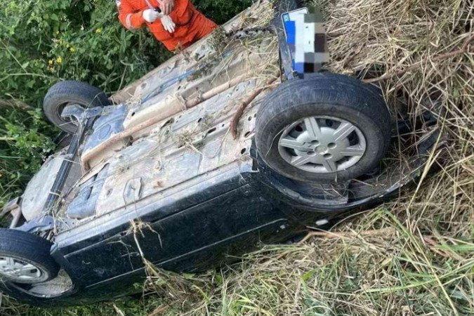 Acidente na BR-424 acabou matando um casal e deixando uma criança de 5 anos orfã -  (crédito: Reprodução/PRF)