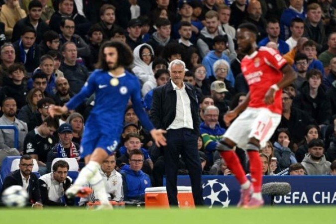 José Mourinho durante a partida entre Chelsea e Benfica na fase de liga da Champions -  (crédito: Foto: Mike Hewitt/Getty Images)