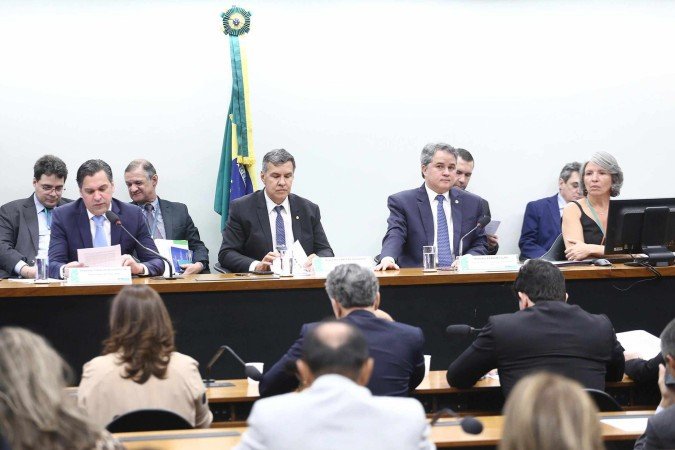 A CMO aprovou parecer do relator Reinaldo Bulhões, com aumento do fundão eleitoral em 390% -  (crédito:  ViniLoures)