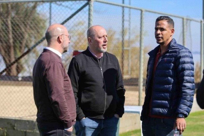 Volante em conversa com dirigentes do Colorado - (crédito: Foto: Ricardo Duarte / Internacional) Volante em conversa com dirigentes do Colorado - (crédito: Foto: Ricardo Duarte / Internacional)