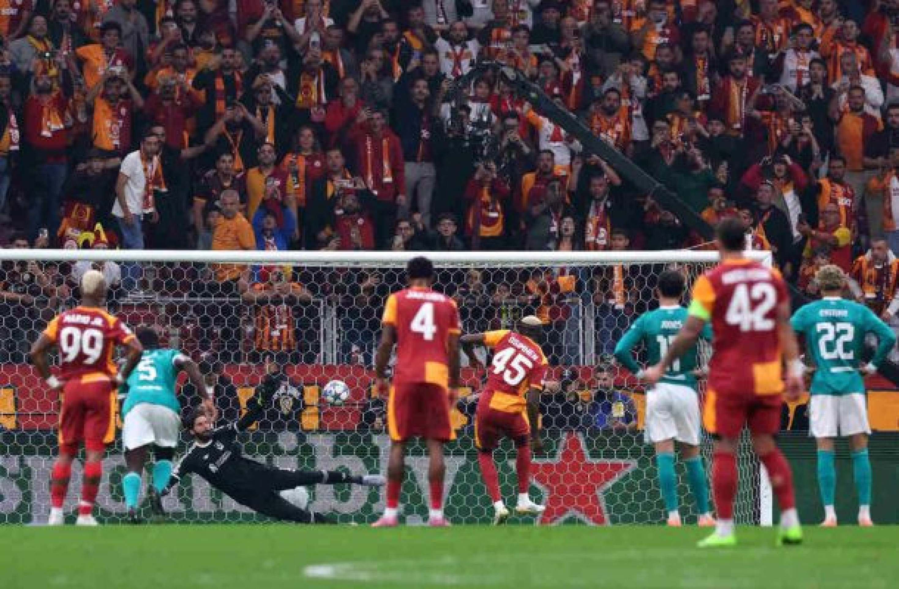 Liverpool joga mal e perde para o Galatasaray na Champions
