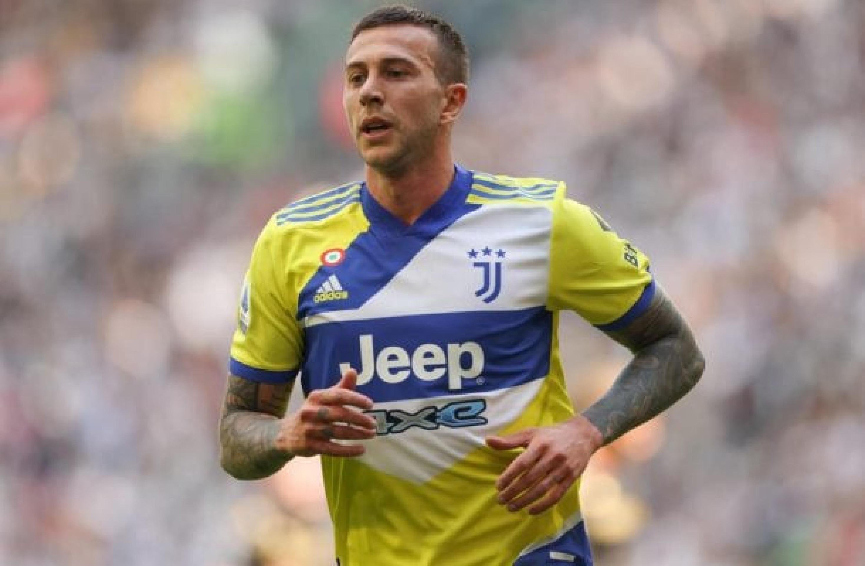 Ex-Juventus levanta bandeira da homofobia e lembra de críticas por usar saia: “Começaram a dizer que eu era gay”