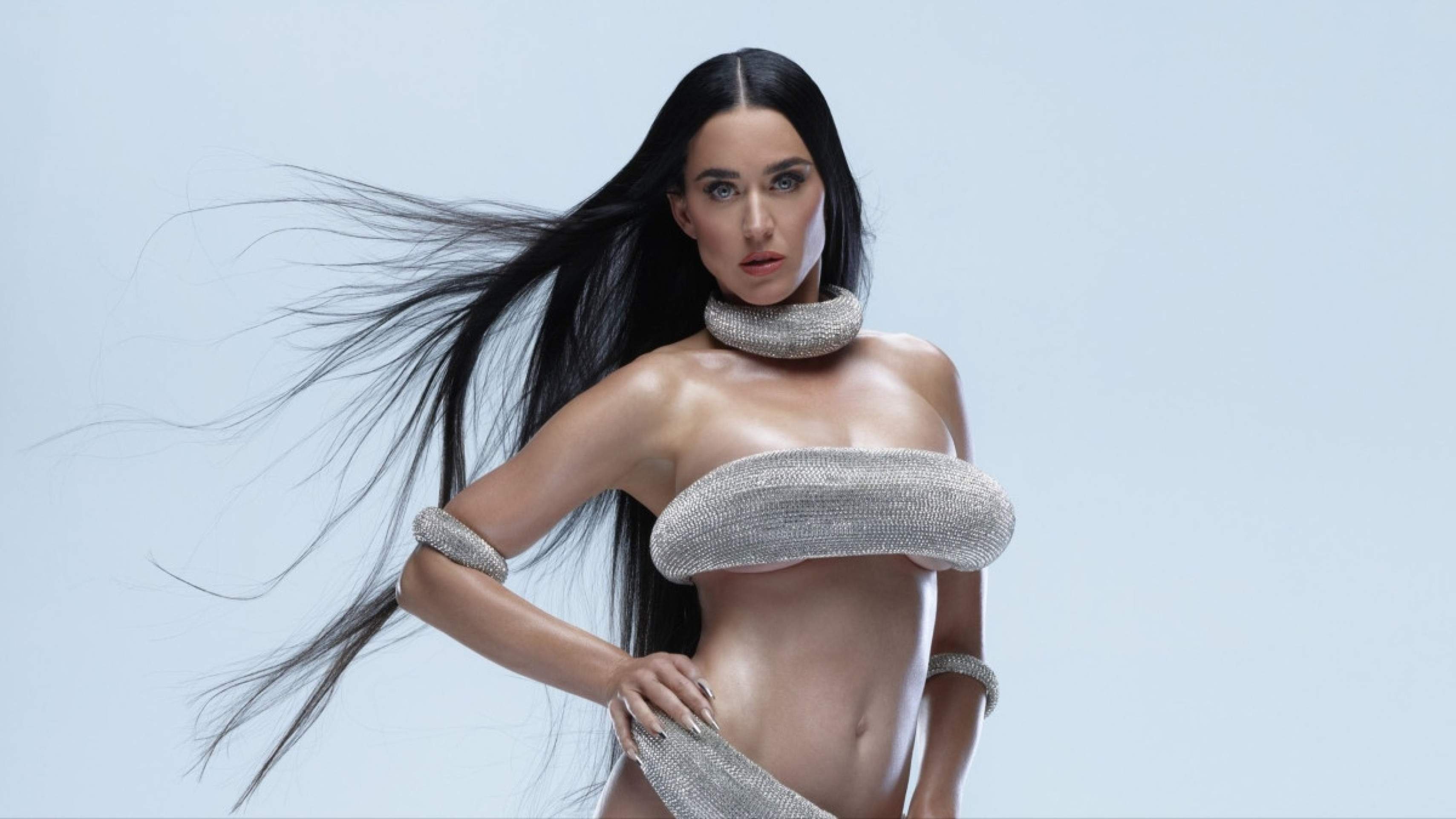 Katy Perry reflete sobre o último ano e agradece fãs