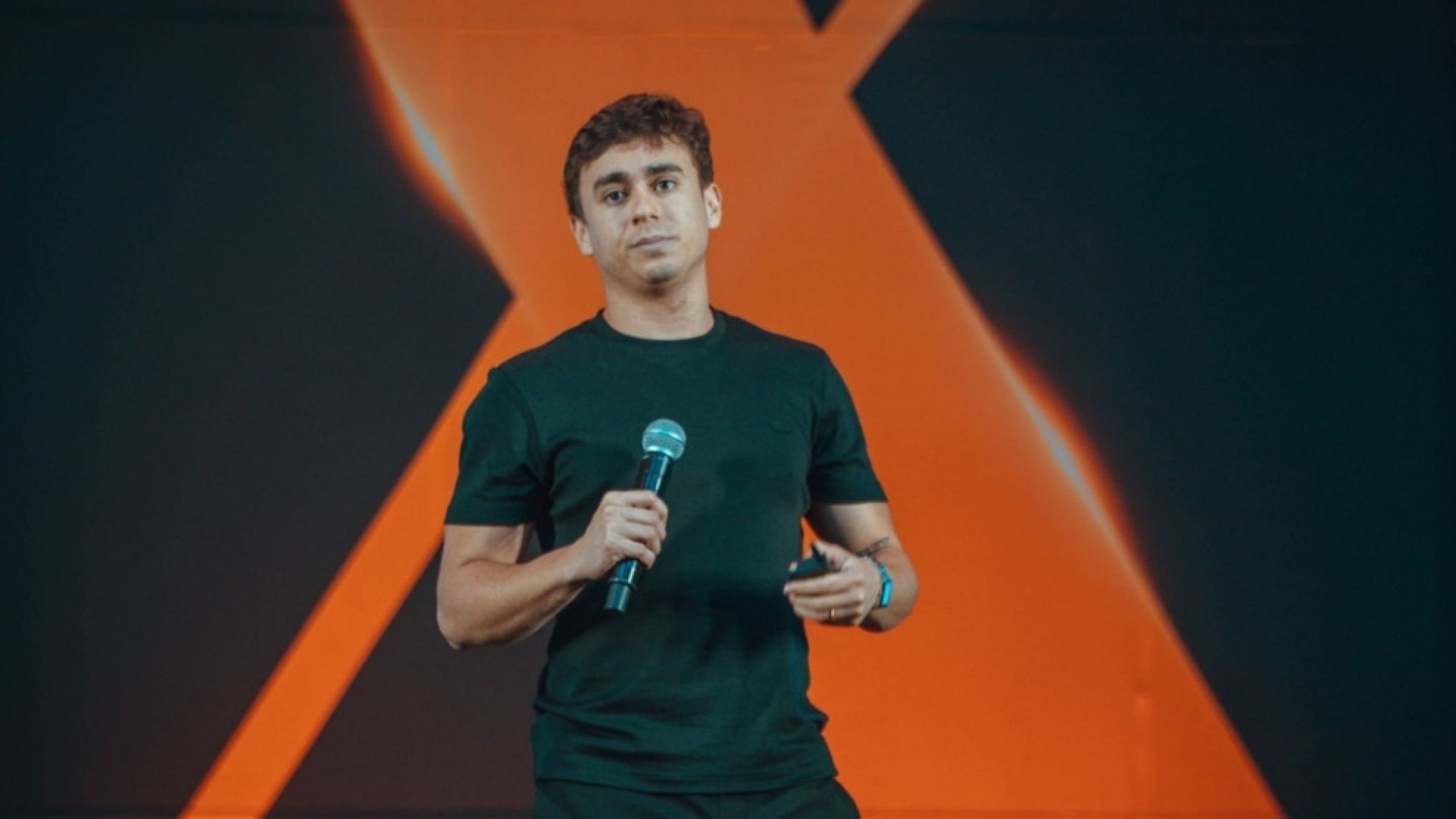 A versão coach de Nikolas Ferreira em palestra no interior de SP -  (crédito: Platobr Politica)