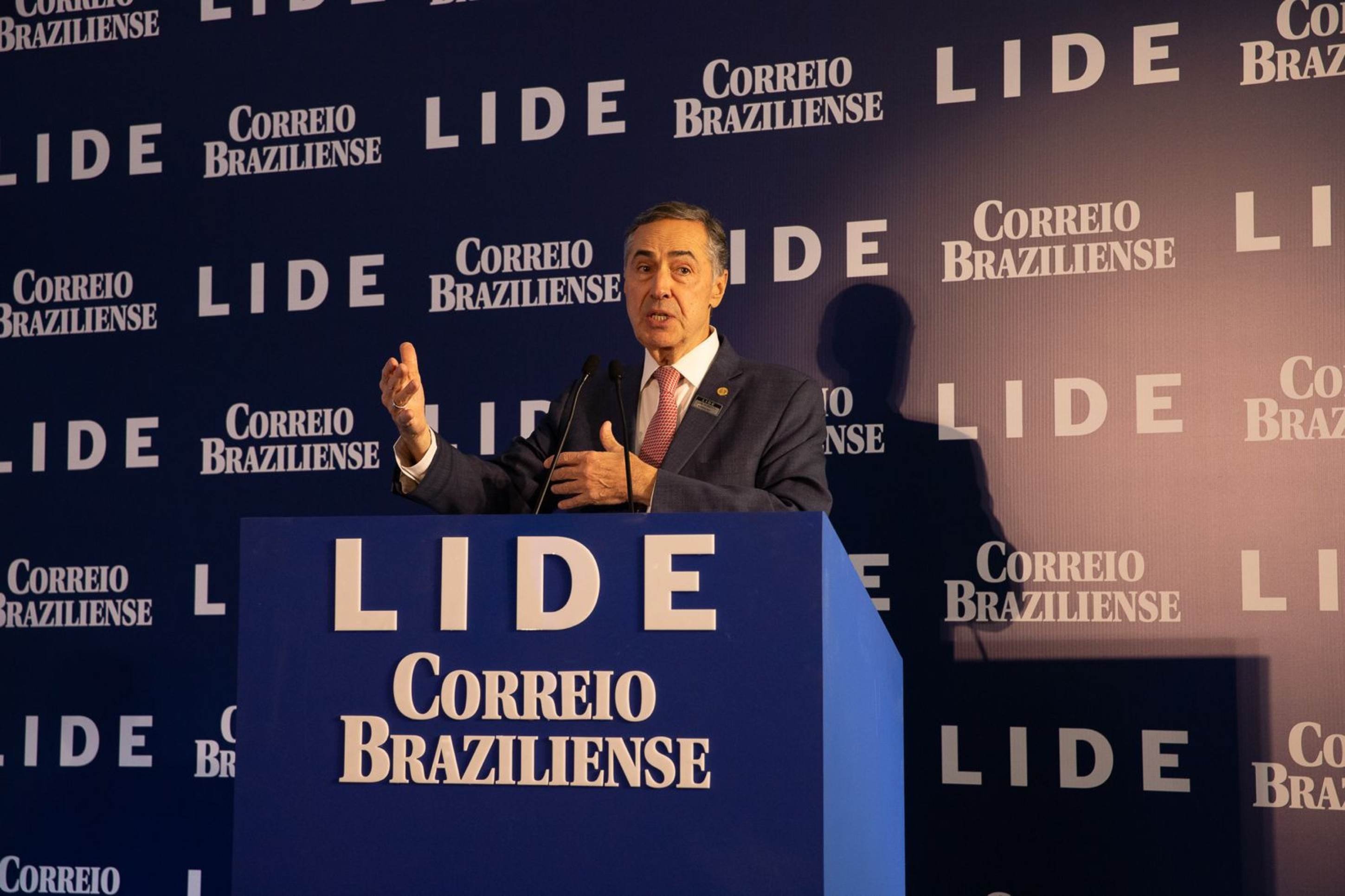 IA no Judiciário combate a discriminação, diz Barroso