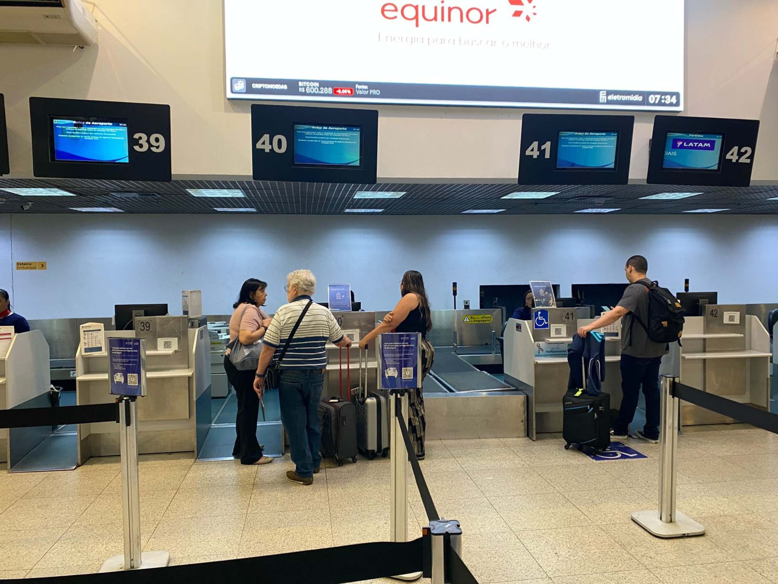 Passageiros no Aeroporto Santos Dumont nesta terça-feira (30/9)
