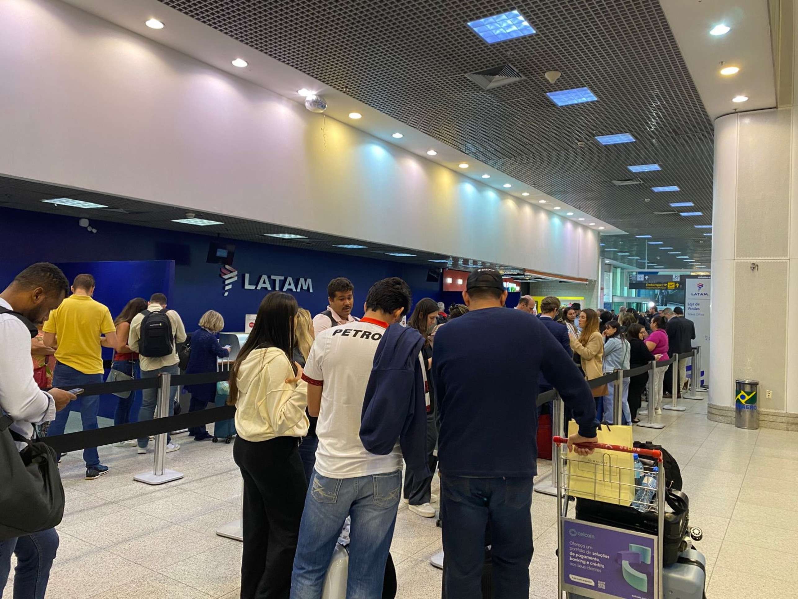 Passageiros no Aeroporto Santos Dumont nesta terça-feira (30/9)