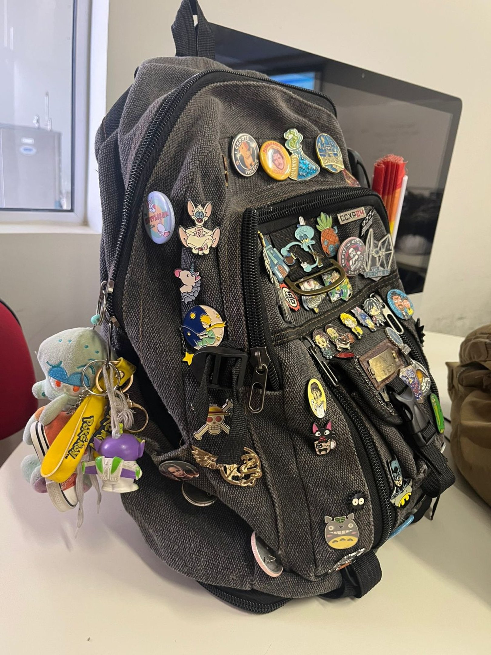 Para Carlos, o hábito de colecionar começou de forma espontânea nos eventos geeks de Brasília. 