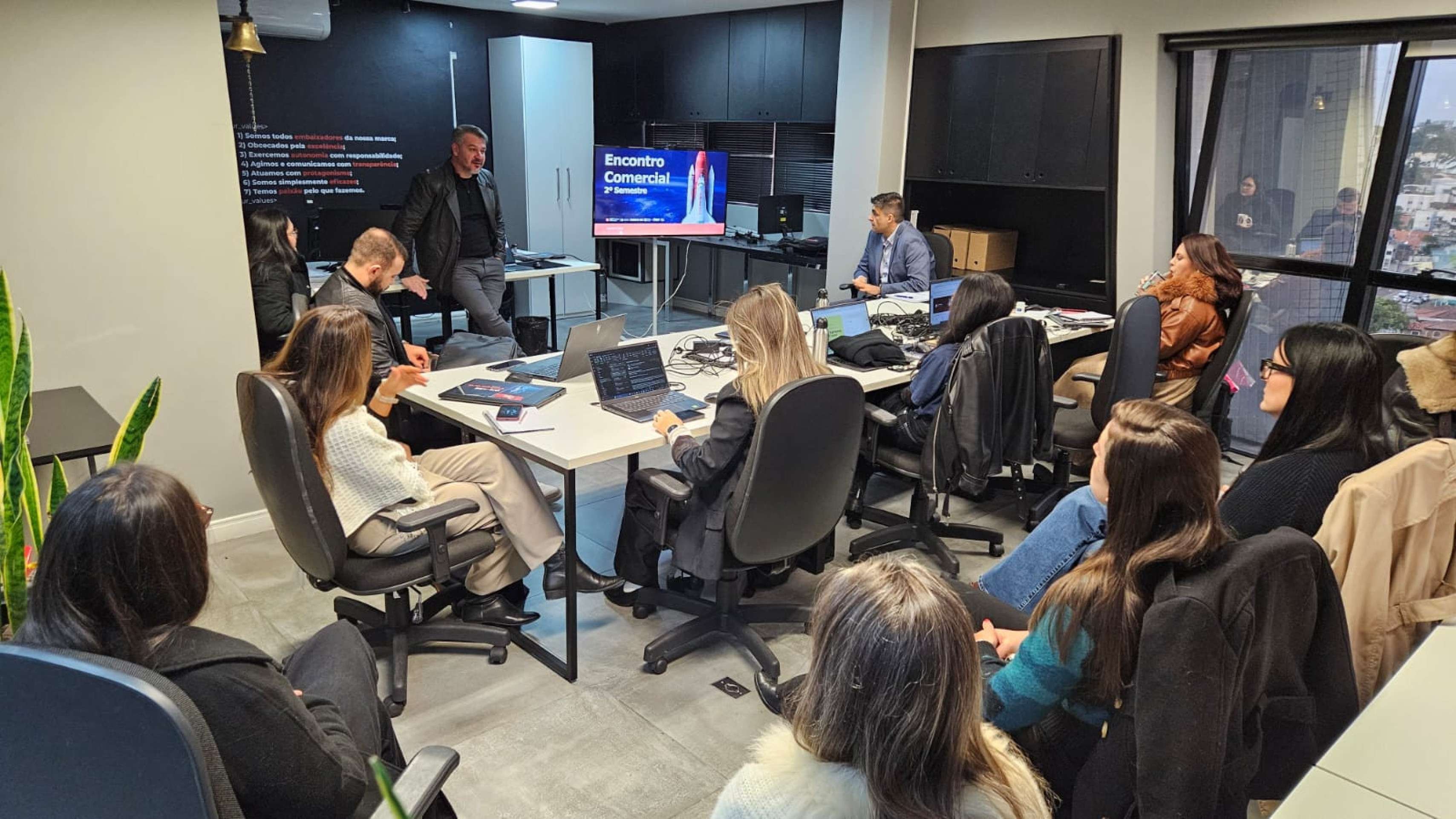 Empresa tecnológica anuncia vagas para profissionais da área 