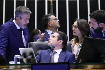 Dep. Arthur Lira (PP - AL), Dep. Alencar Santana (PT - SP), Presidente da Câmara dos Deputados, Hugo Motta (REPUBLICANOS - PB) e Dep. Renata Abreu (PODE-SP) -  (crédito: Kayo Magalhães / Câmara dos Deputados)