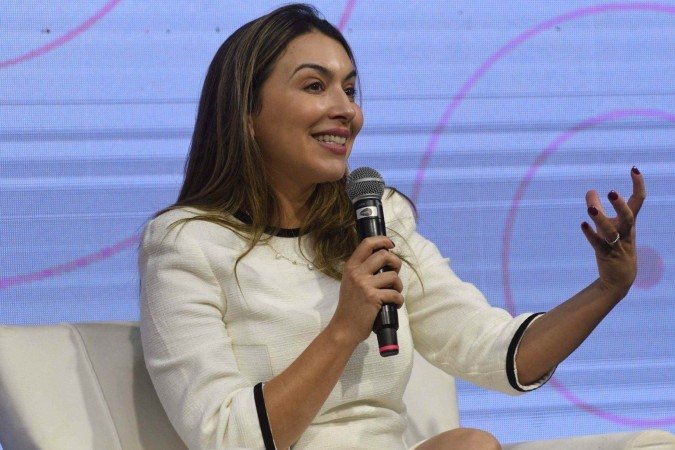 Dra. Ana Carolina Salles: 