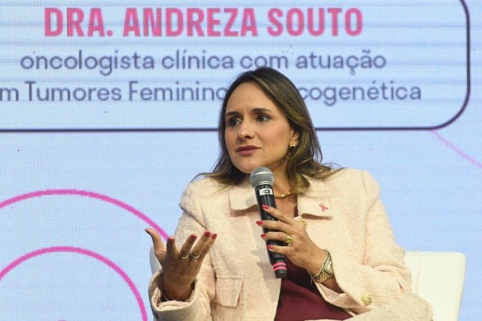  Para Dra Andreza Souto deve ser realizado o aconselhamento genético para identificar possíveis causas hereditários de câncer 