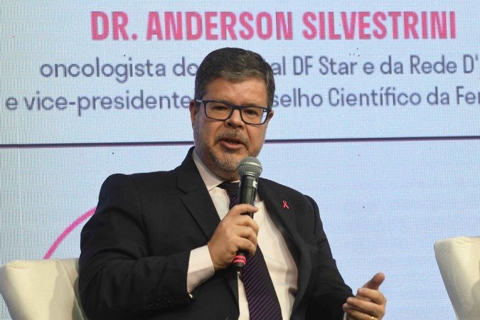  01.10.2025. Ed Alves CB/DA Press. CB Debate. Cancer de Mama. 2 Painel. Anderson Silvestrini