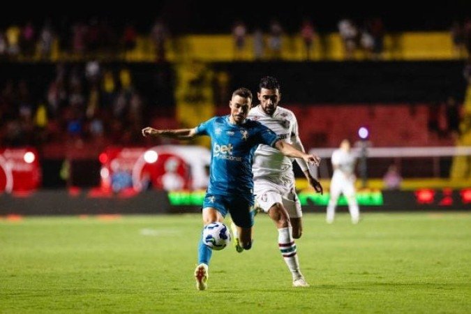 SPORT - Com muita transpiração, o time conquistou um ponto no último minuto e ainda sonha em evitar o inevitável rebaixamento - Nota 6,0 - Foto: Paulo Paiva/Sport