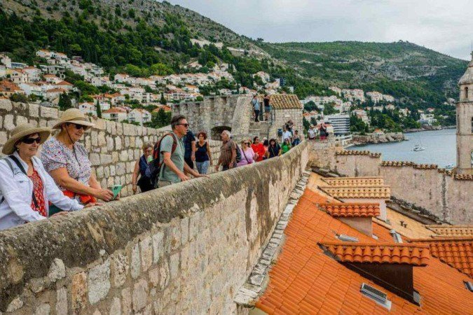 Por que cidade que foi cenário de 'Game of Thrones' agora tenta afastar turistas