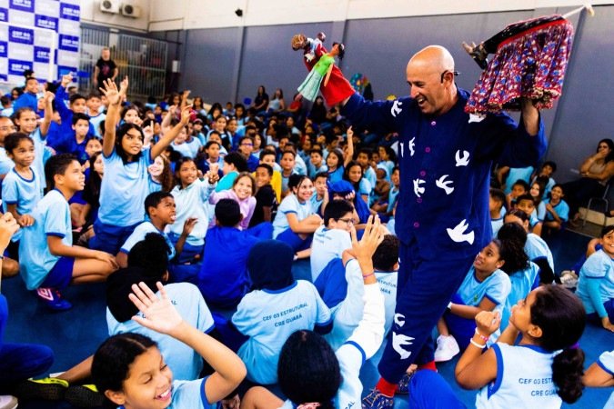 Mestre Chico Simões leva tradição popular dos mamulengos a escolas do Distrito Federal desde 2022 -  (crédito: Davi Mello)