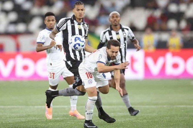 BAHIA - Time de Rogério Ceni gosta de ter a bola. A saída de Juba (lesionado), porém, fez o time ser meenos agudo. Dominado na primeira etapa, quando descontou e foi para cima com tudo perdeu Sanabria, expulso por simulação.