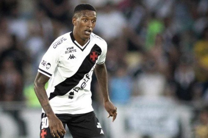 ROBERT RENAN - Errou em uma saída de jogo ao se enrolar com a bola. Nos gols do Palmeiras, deu espaço demais para Flaco López. NOTA 4,5. Foto: Matheus Lima/Vasco