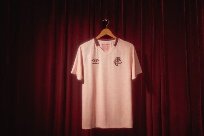 Novo uniforme rosa do Fluminense em prol da campanha contra o câncer de mama -  (crédito: Foto: Divulgação/Fluminense)