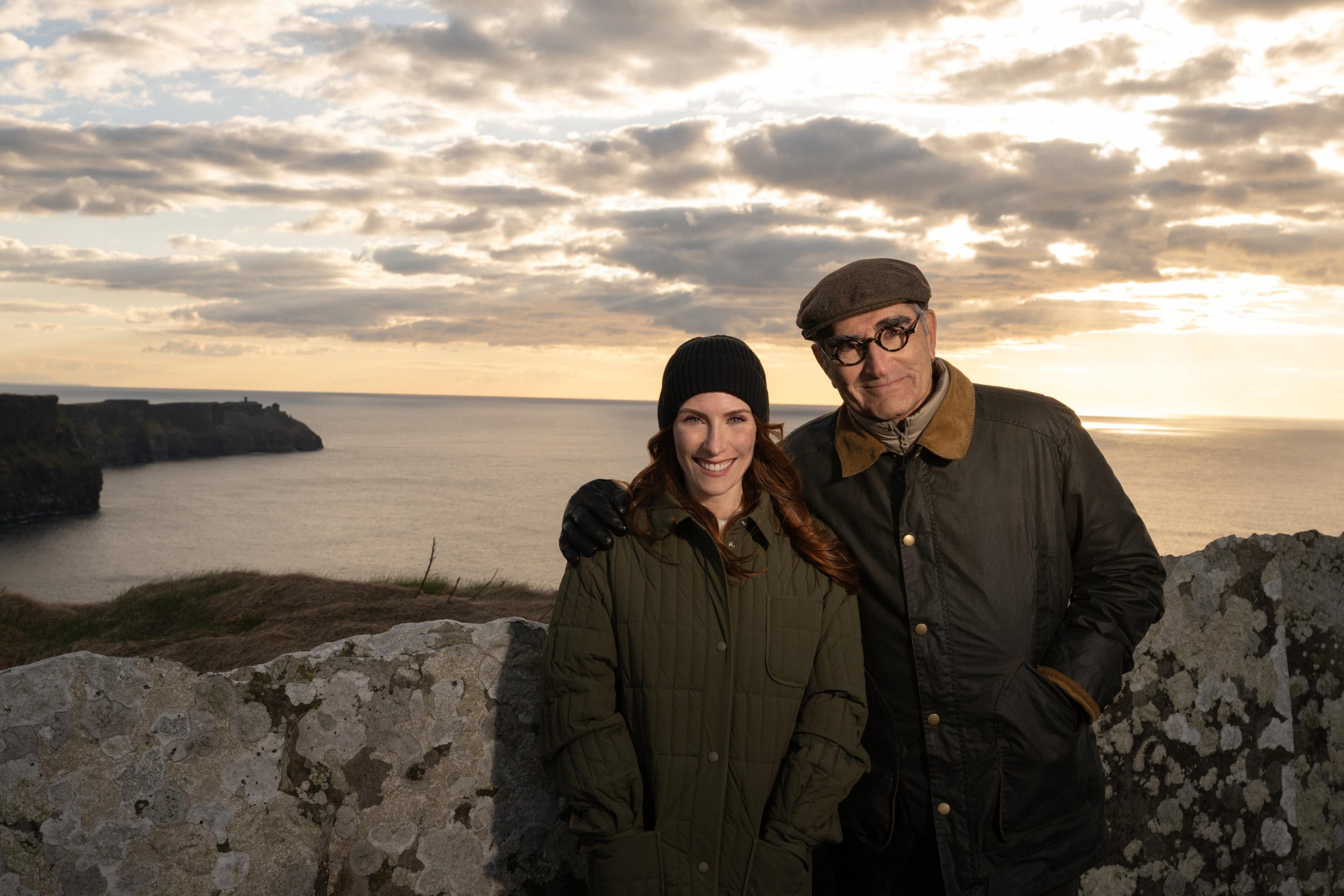 O viajante relutante: Eugene Levy é recebido por príncipe William em Londres