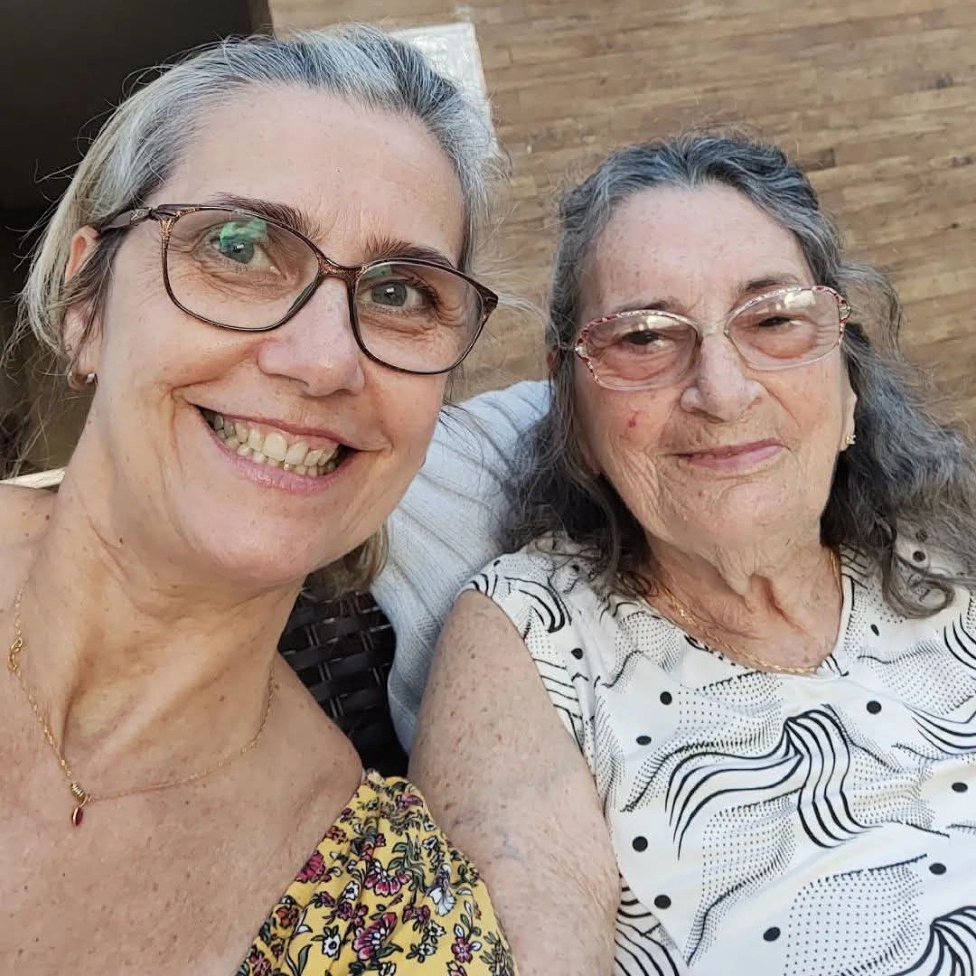 Yeda e sua m&atilde;e, tamb&eacute;m chamada Yeda, que foi atendida pelo doutor Joaquim