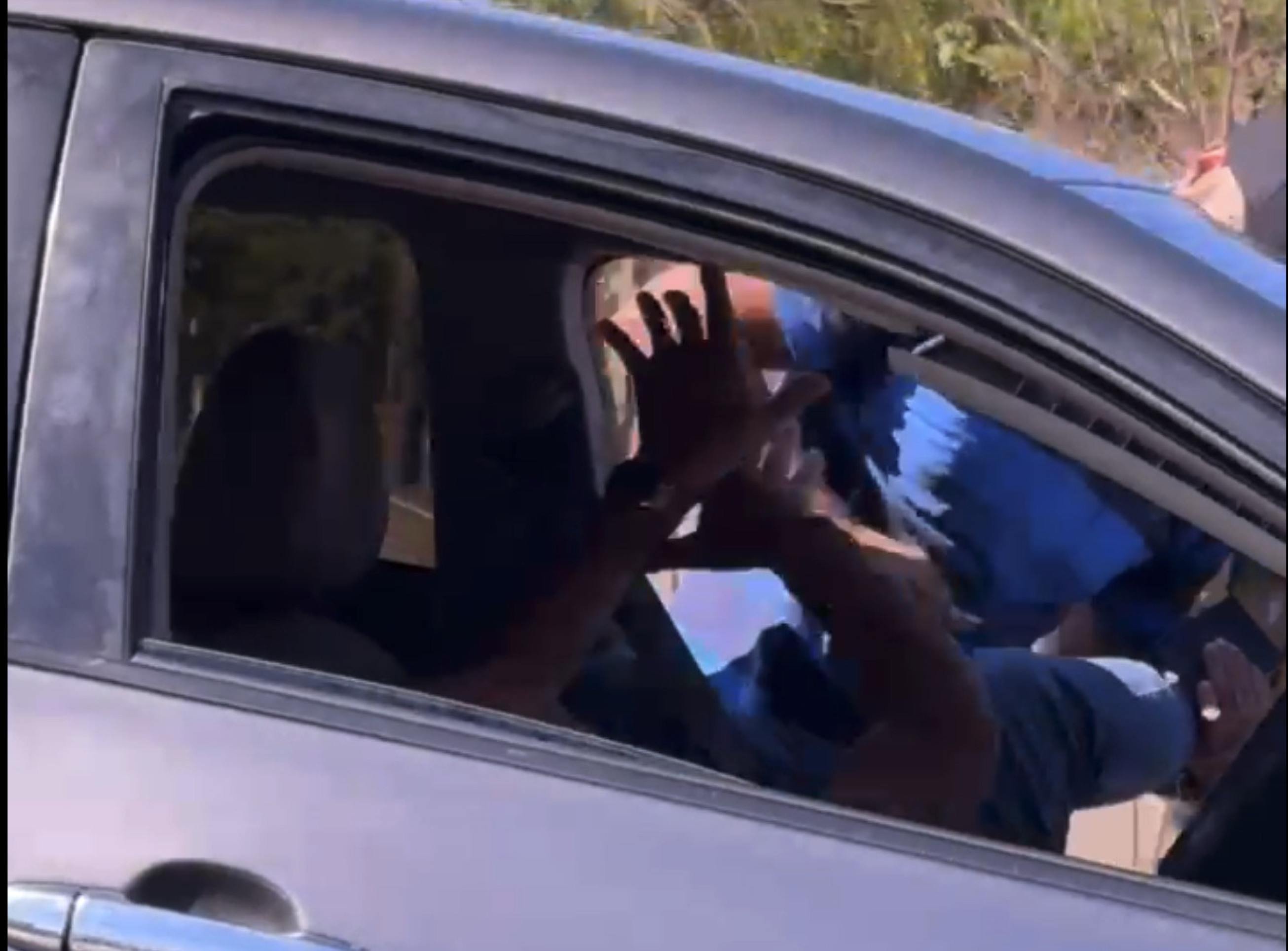 Vídeo: idoso é agredido em briga de trânsito em Samambaia Norte