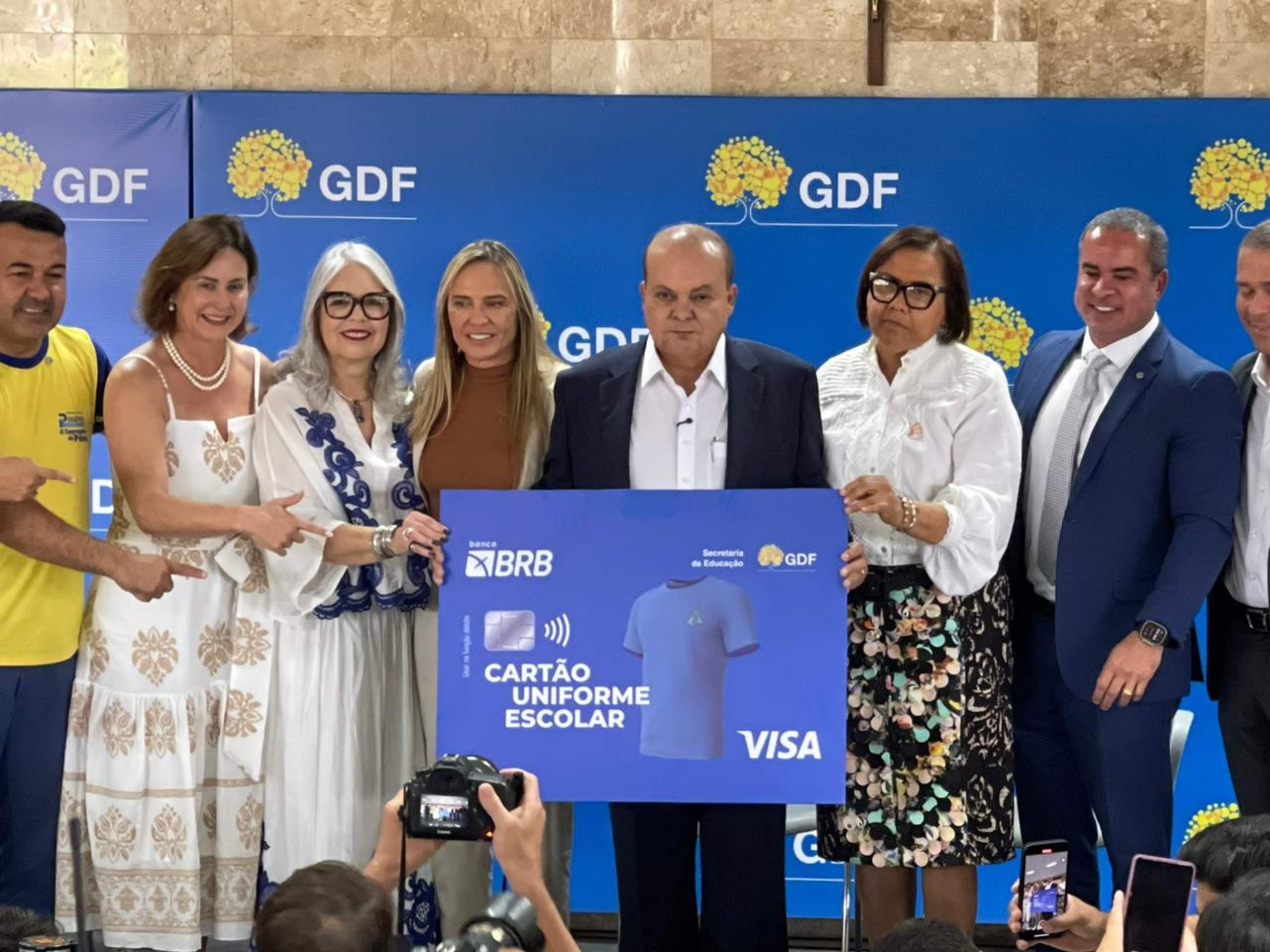 Cartão Uniforme Escolar: GDF lança edital de credenciamento para empresas