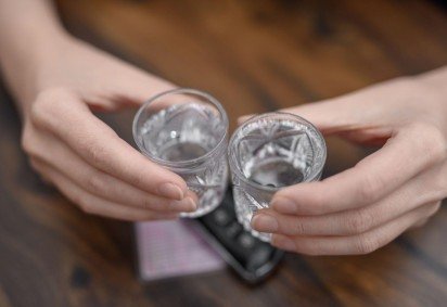 O corpo pode ser desintoxicado de bebidas adulteradas com metanol   -  (crédito: BBC Geral)