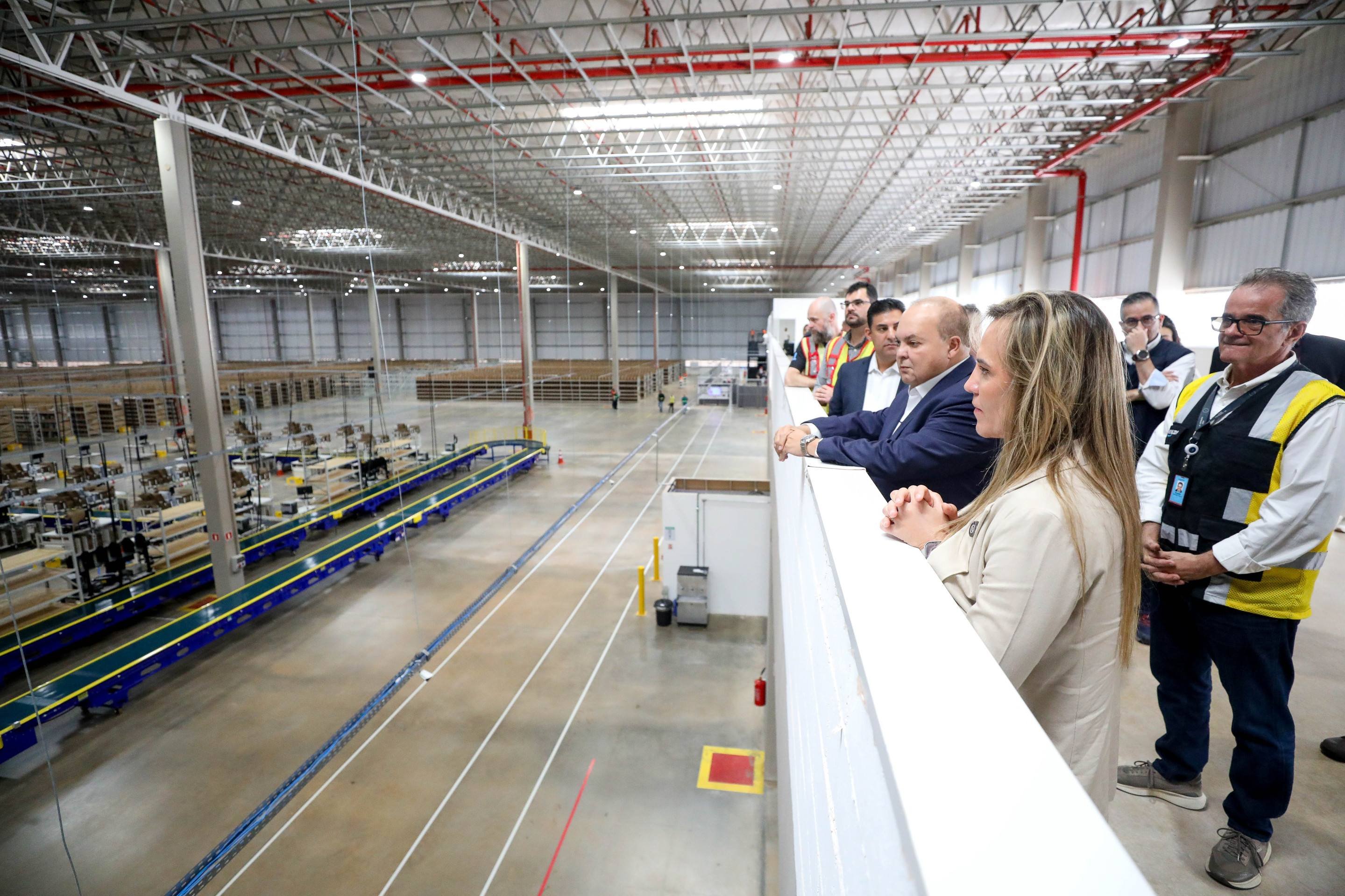 Ibaneis Rocha participa de inauguração do novo Centro de Distribuição da Amazon no Distrito Federal