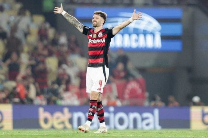 LEO PEREIRA – Bons e providenciais cortes nos muitos chuveirinhos do Cruzeiro no primeiro tempo. Bastante seguro também quando ajudou Alex Sandro na lateral. NOTA 7,0. FOTO: Gilvan de Souza/Flamengo