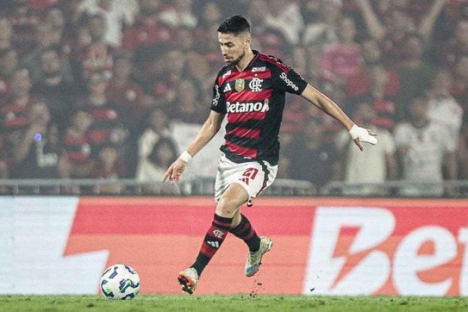 JORGINHO – Andou se complicando em alguns lances, perdendo bolas perigosas, atuando abaixo do seu normal. Cresceu no segundo tempo, fazendo bons lançamentos e pressionando a marcação. NOTA 6,0. FOTO: Gilvan de Souza/Flamengo