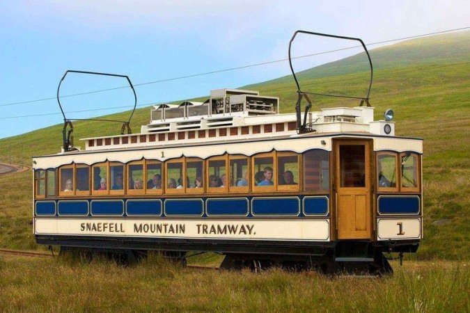 A Ferrovia do Sr. Henderson leva seus passageiros para uma pitoresca viagem, que começa na baía de Gibraltar e atravessa o deslumbrante interior da Andaluzia, na Espanha -  (crédito: Alamy)