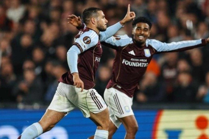 Jogadores do Aston Villa comemoram o gol marcado por Emiliano Buendía na vitória sobre o Feyenoord -  (crédito: Foto: Divulgação)