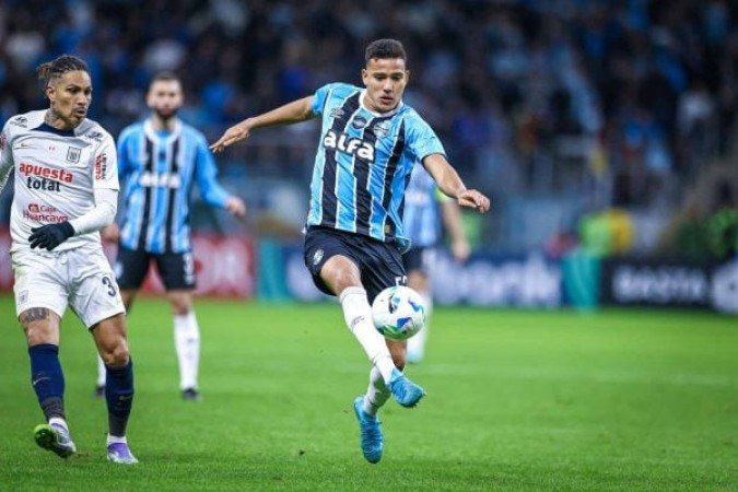 GUSTAVO MARTINS - O lateral-direito foi pouco participativo e ainda levou bronca do árbitro após falta em Zé Rafael logo no início. Teve que fechar a defesa do Grêmio, mas nenhuma jogada individual de destaque - NOTA: 4,5