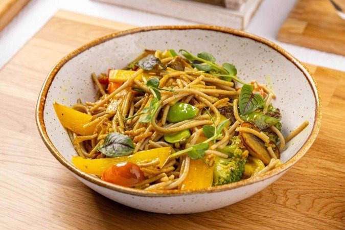 Massa com vegetais grelhados (Imagem: grafvision | Shutterstock) - (crédito: EdiCase) Massa com vegetais grelhados (Imagem: grafvision | Shutterstock) - (crédito: EdiCase)