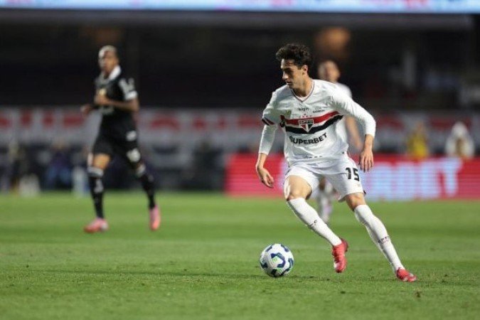 RODRIGUINHO - Apareceu em vÃ¡rios lugares do meio de campo, mostrando muita mobilidade. Entretanto, com pouco destaque, jÃ¡ que teve pouco mais de 20 aÃ§Ãµes com bola e deixou o gramado no intervalo. Nota: 5,5 - Foto: Paulo Pinto/SÃ£o Paulo FC