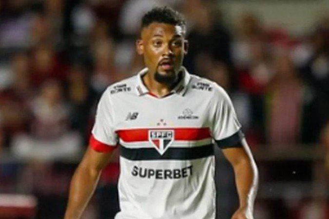 SABINO - Único titular dos últimos jogos que estava a disposição, o zagueiro apareceu muito durante o jogo. Conseguiu ter diversas interceptações e cortes de cruzamento na área, tendo muito trabalho ao longo de toda a partida e conseguindo ter um ótimo desempenho. Nota: 7,5 - Foto: Miguel Schincariol/ São Paulo 