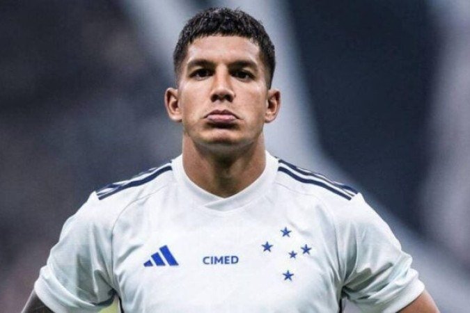 LUCAS ROMERO - O cartão amarelo sofrido aos 20 minutos atrapalhou seu jogo. Cão de guarda do meio de campo, pouco fez a não ser correr bastante e preencher espaços - NOTA 5,0 - Foto: Gustavo Aleixo/Cruzeiro 