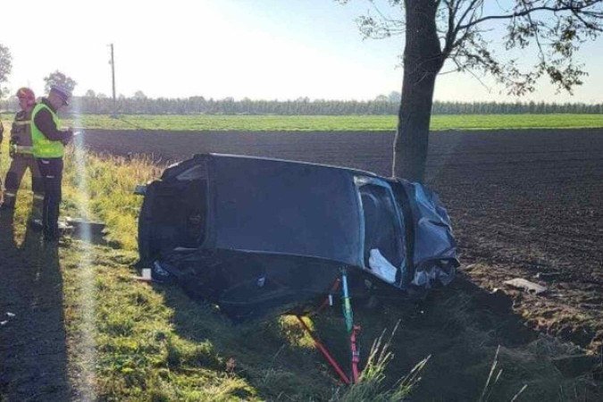 Como ficou carro após acidente de jogadores brasileiros na Polônia - (crédito: Foto: Divulgação KPP) Como ficou carro após acidente de jogadores brasileiros na Polônia - (crédito: Foto: Divulgação KPP)
