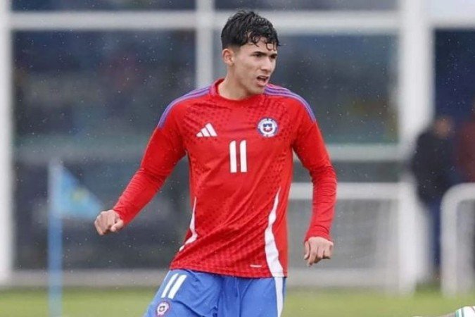 Atleta atua pelas pontas e se encaixa como um futuro potencial de revenda - (crédito: Foto: Divulgação / Carlos Parra / FFCh) Atleta atua pelas pontas e se encaixa como um futuro potencial de revenda - (crédito: Foto: Divulgação / Carlos Parra / FFCh)