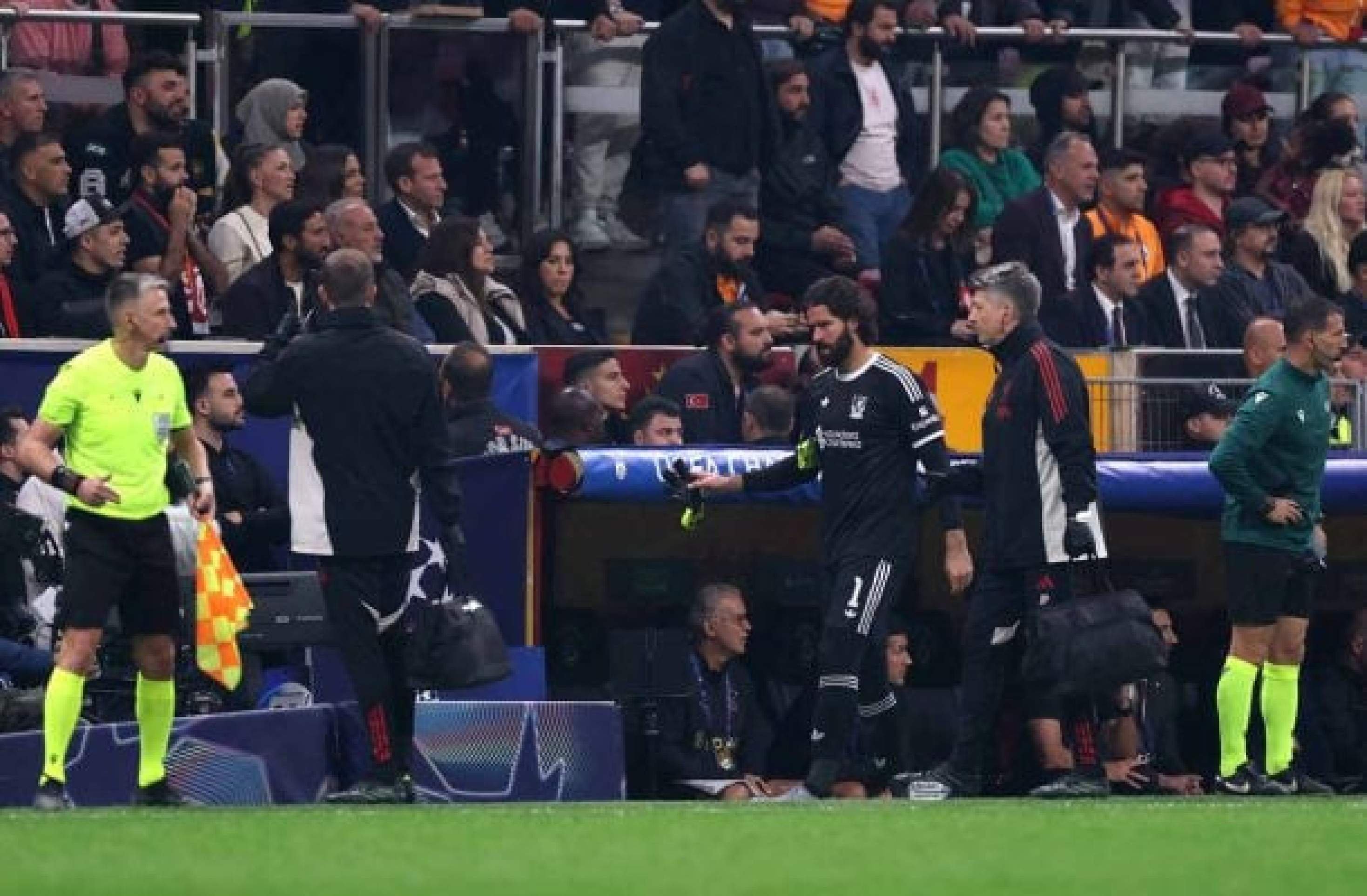 Alisson sofre lesão e desfalca o Liverpool até novembro