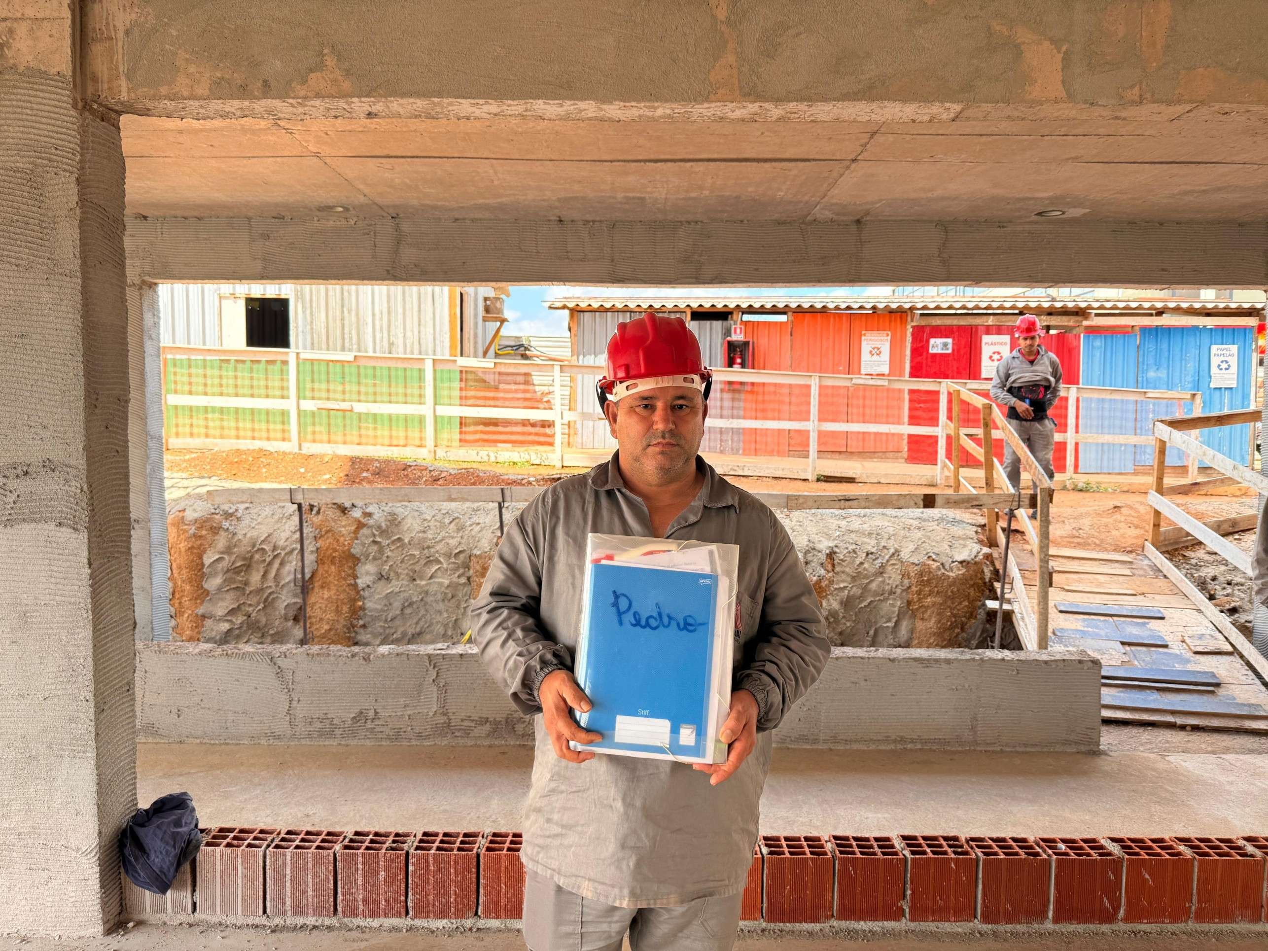 Pedro Antônio, 50 anos, deixou de estudar na idade certa porque nasceu na área rural Pedro Antônio, 50 anos