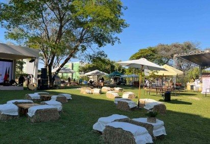 Os jardins da Embaixada de Portugal abrigam o evento nesta sexta e sábado -  (crédito: Júlia Sirqueira/CB) -Os jardins da Embaixada de Portugal abrigam o evento nesta sexta e sábado -  (crédito: Júlia Sirqueira/CB)