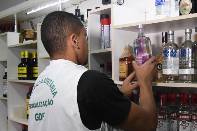 O número de notificações por suspeita de intoxicação por metanol cresce a cada dia no Brasil - (crédito: Ed Alves CB/DA Press) O número de notificações por suspeita de intoxicação por metanol cresce a cada dia no Brasil - (crédito: Ed Alves CB/DA Press)