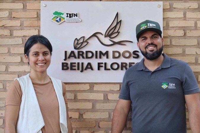 O Jardim dos Beija Flores é mantido pelo casal Laiz e Thiago Toledo
 -  (crédito: Bruna Gaston/CB/D.A Press)