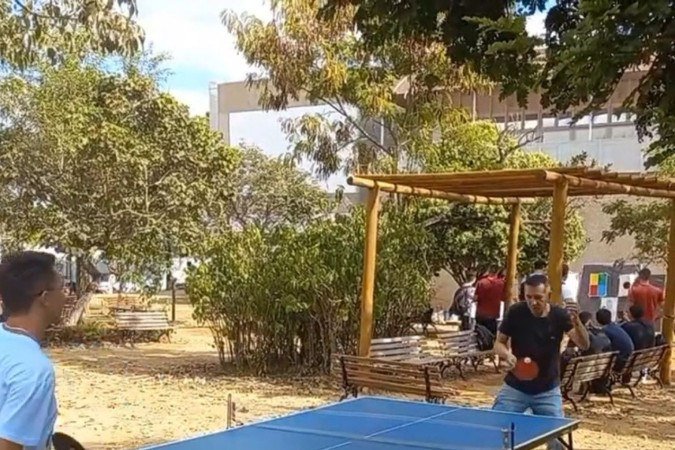 Momento de descontração na disciplina felicidade na UnB